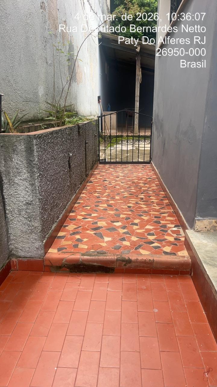 LINDA CASA NO CENTRO DA CIDADE