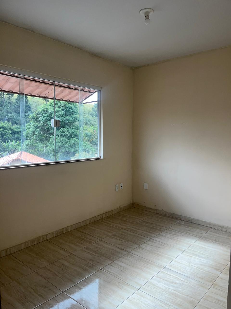 kitnet localizada na rua principal de Monte Alegre