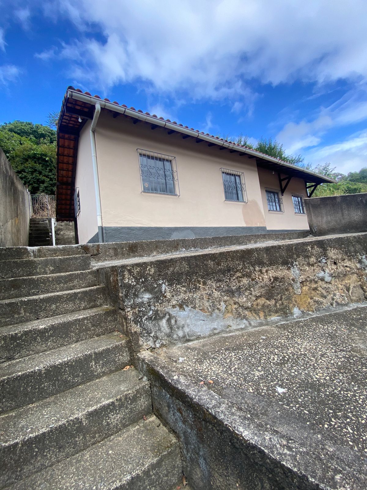 Casa  com garagem coberta