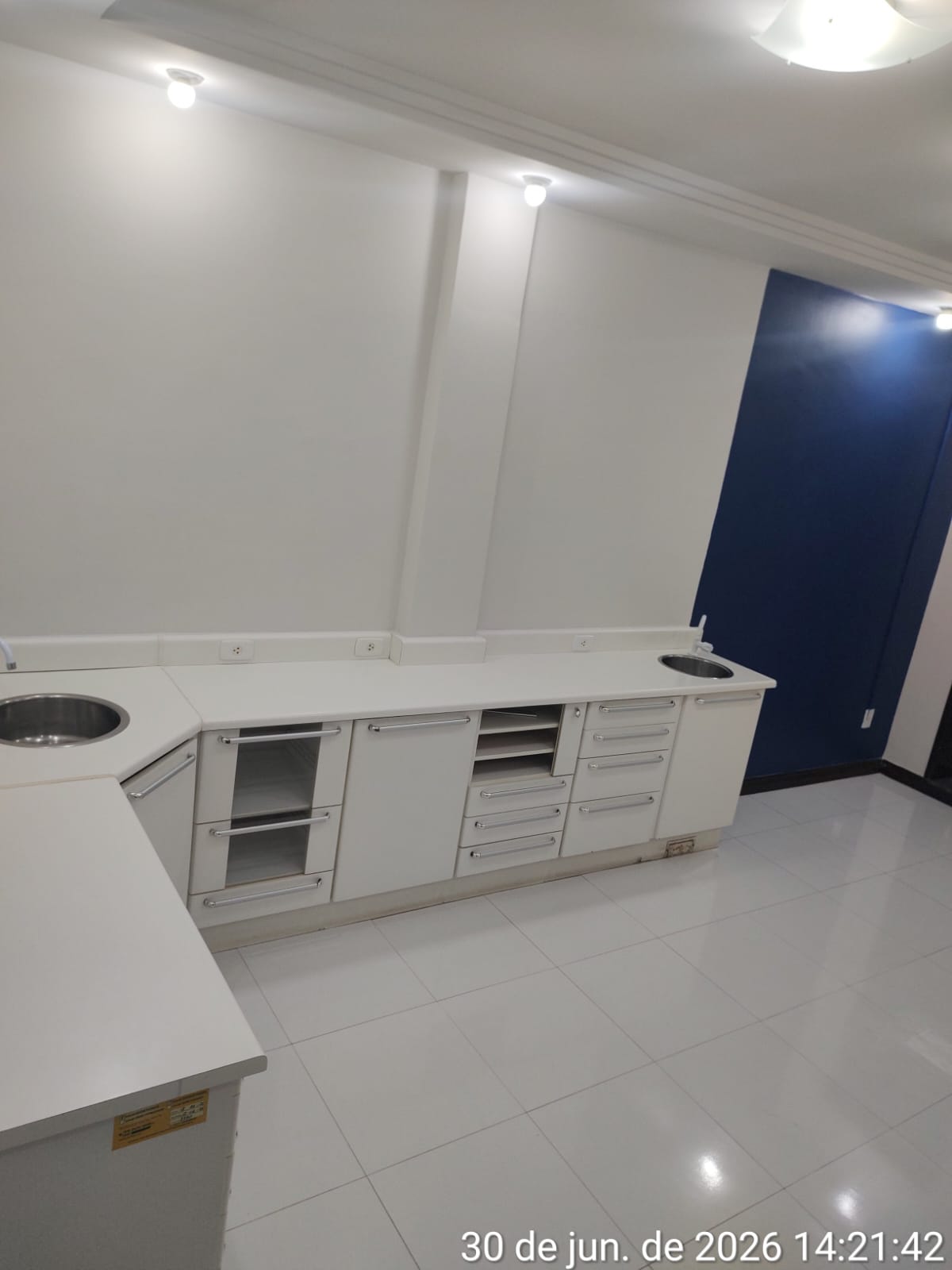 area comercial equipada para consultório odontológico
